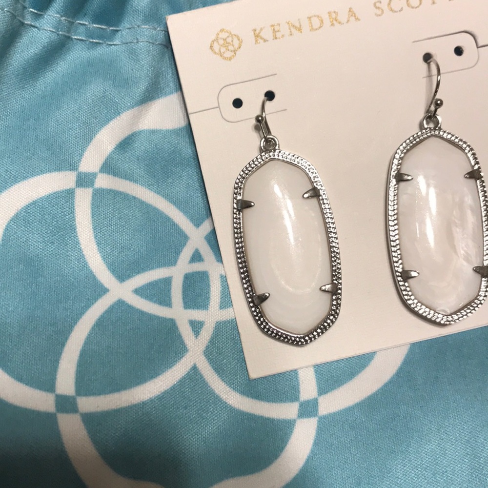 NEVER WORN Kendra Scott Earrings